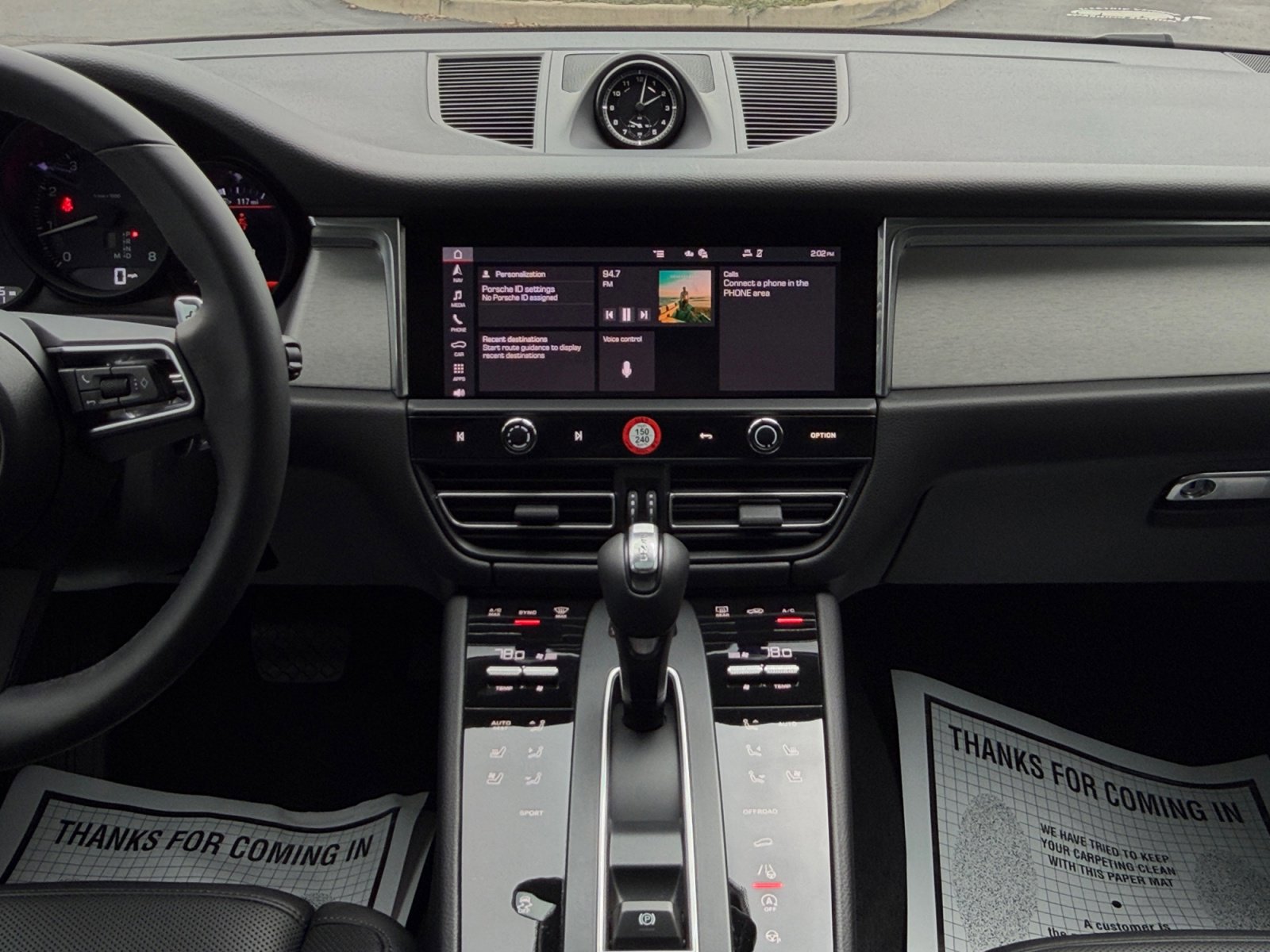 Certified 2025 Porsche Macan AWD/4WD image 15