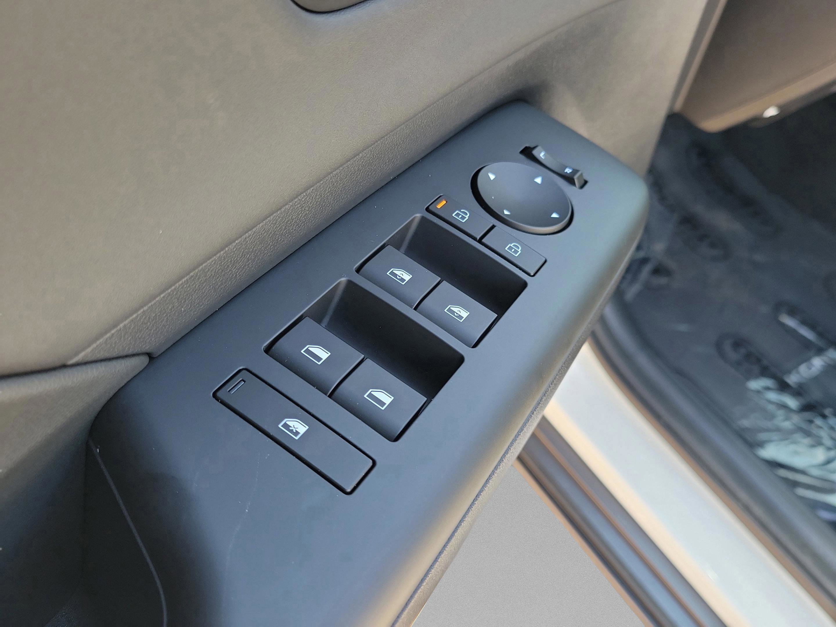 New 2026 Hyundai Kona SEL Premium image 8