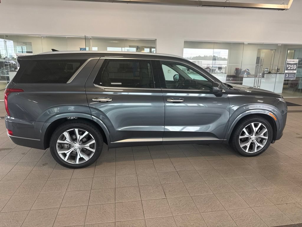 Used 2022 Hyundai Palisade Limited FWD image 2