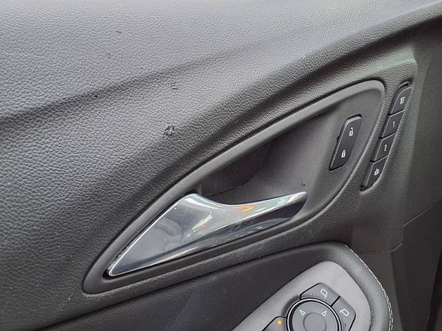 Used 2022 Buick Encore GX Essence w/ Experience Buick Package FWD image 16