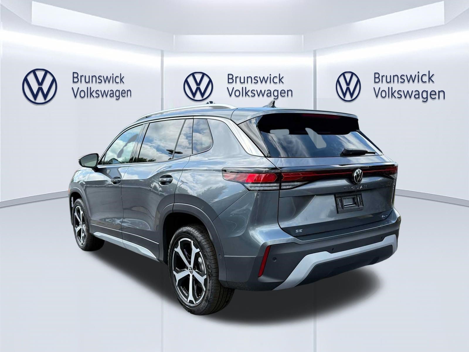 New 2026 Volkswagen Tiguan SE AWD/4WD image 4