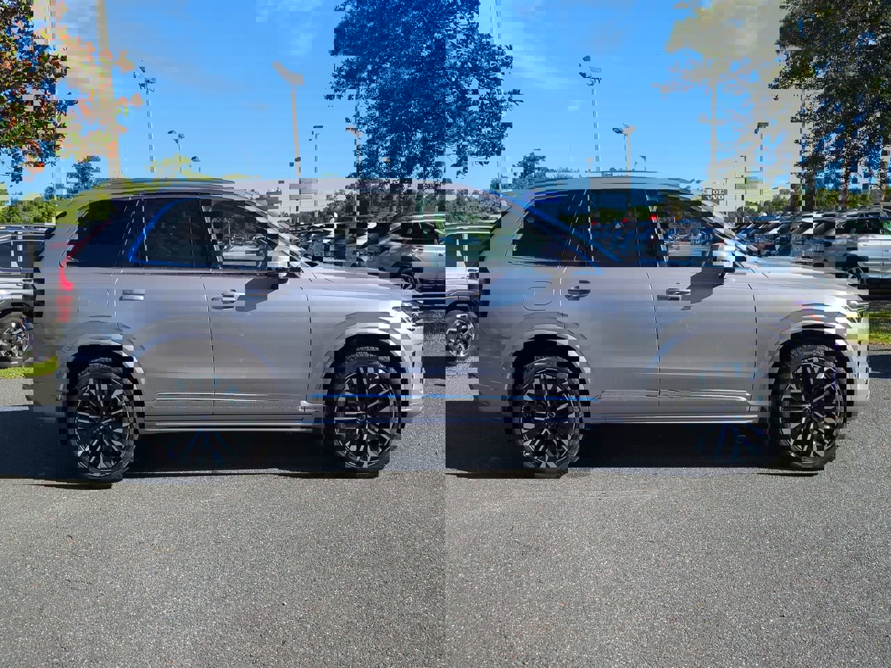 New 2026 Volvo XC90 T8 Plus image 3