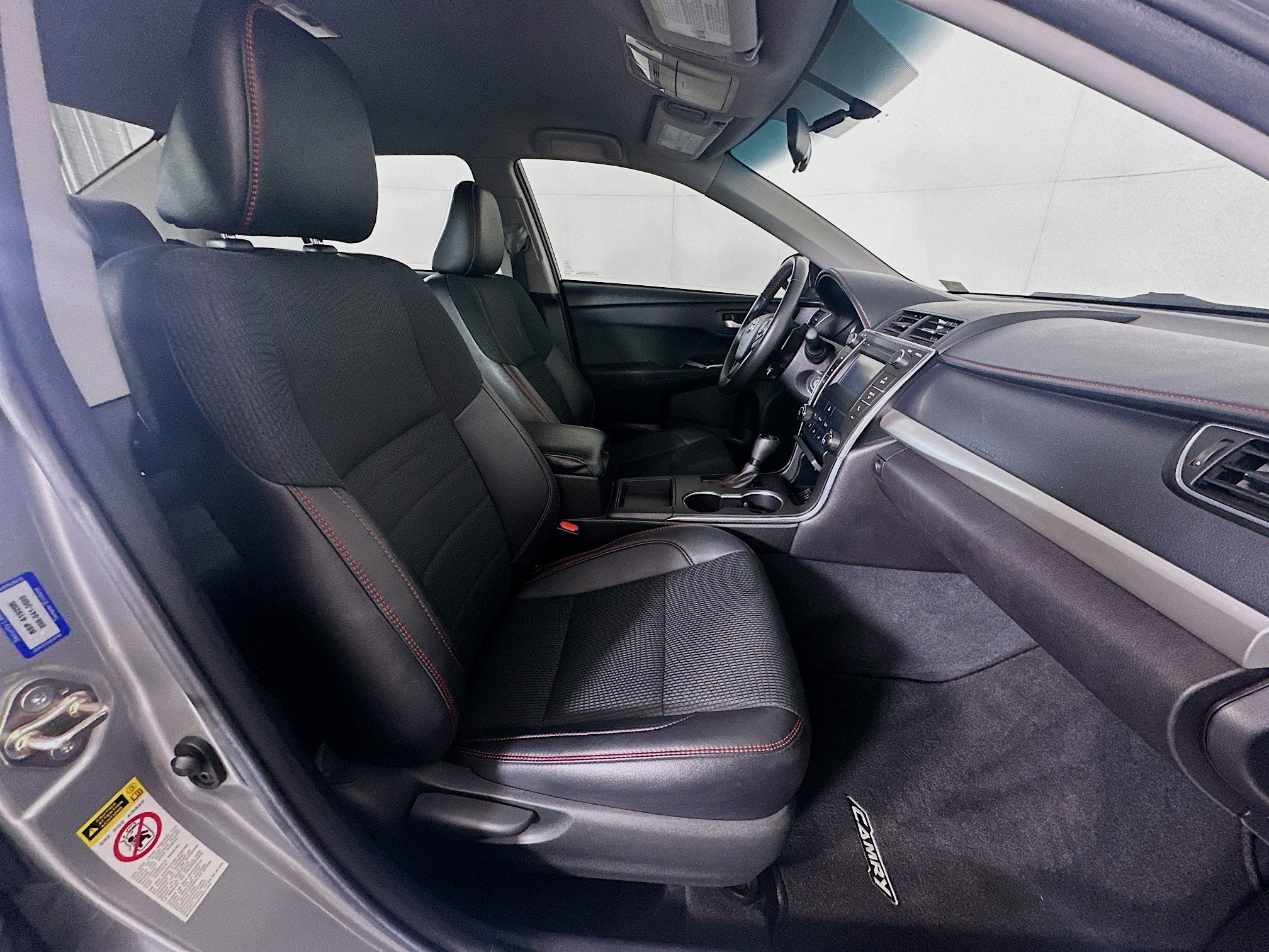 Used 2017 Toyota Camry SE FWD image 29