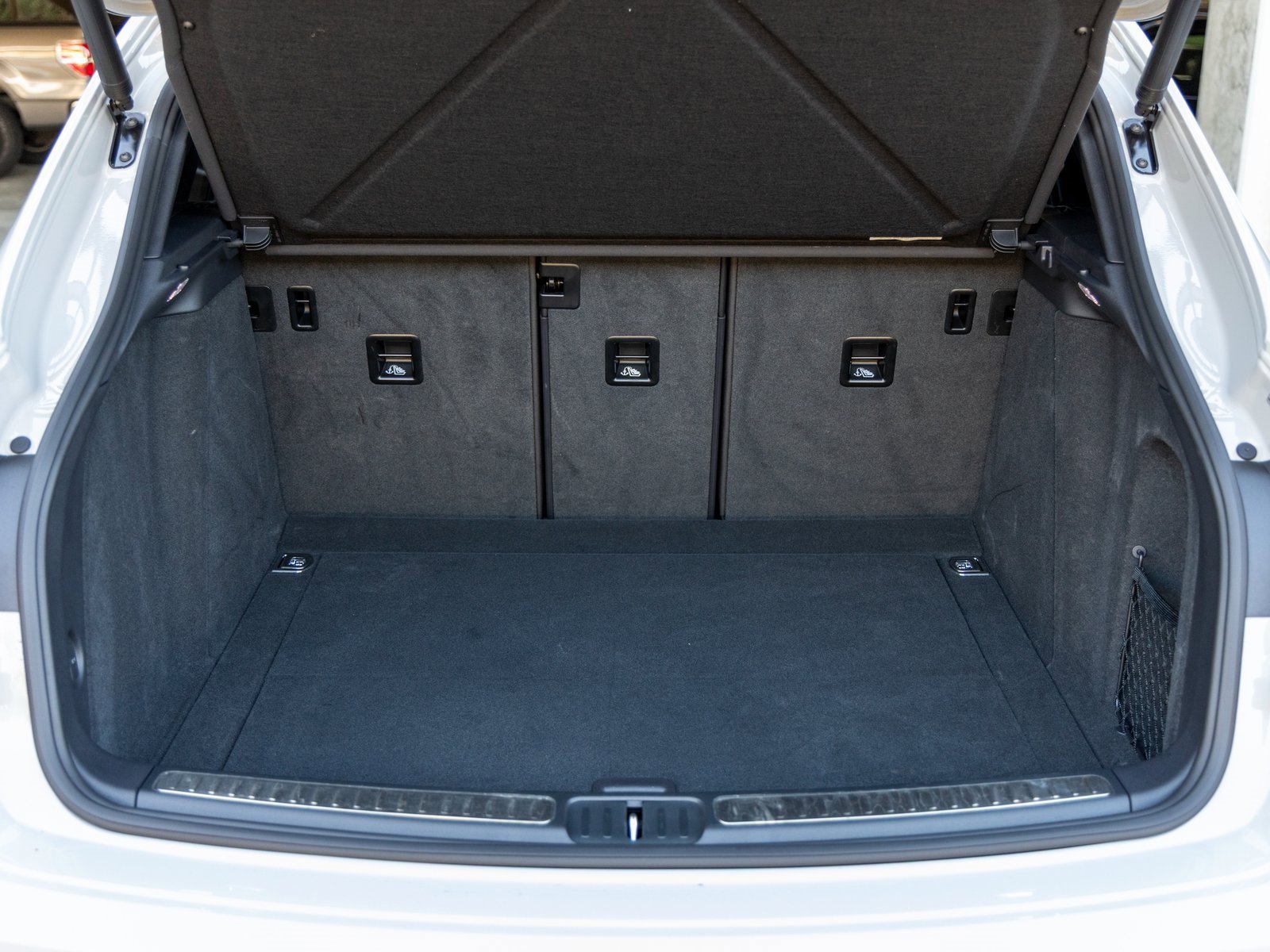 Certified 2024 Porsche Macan image 44