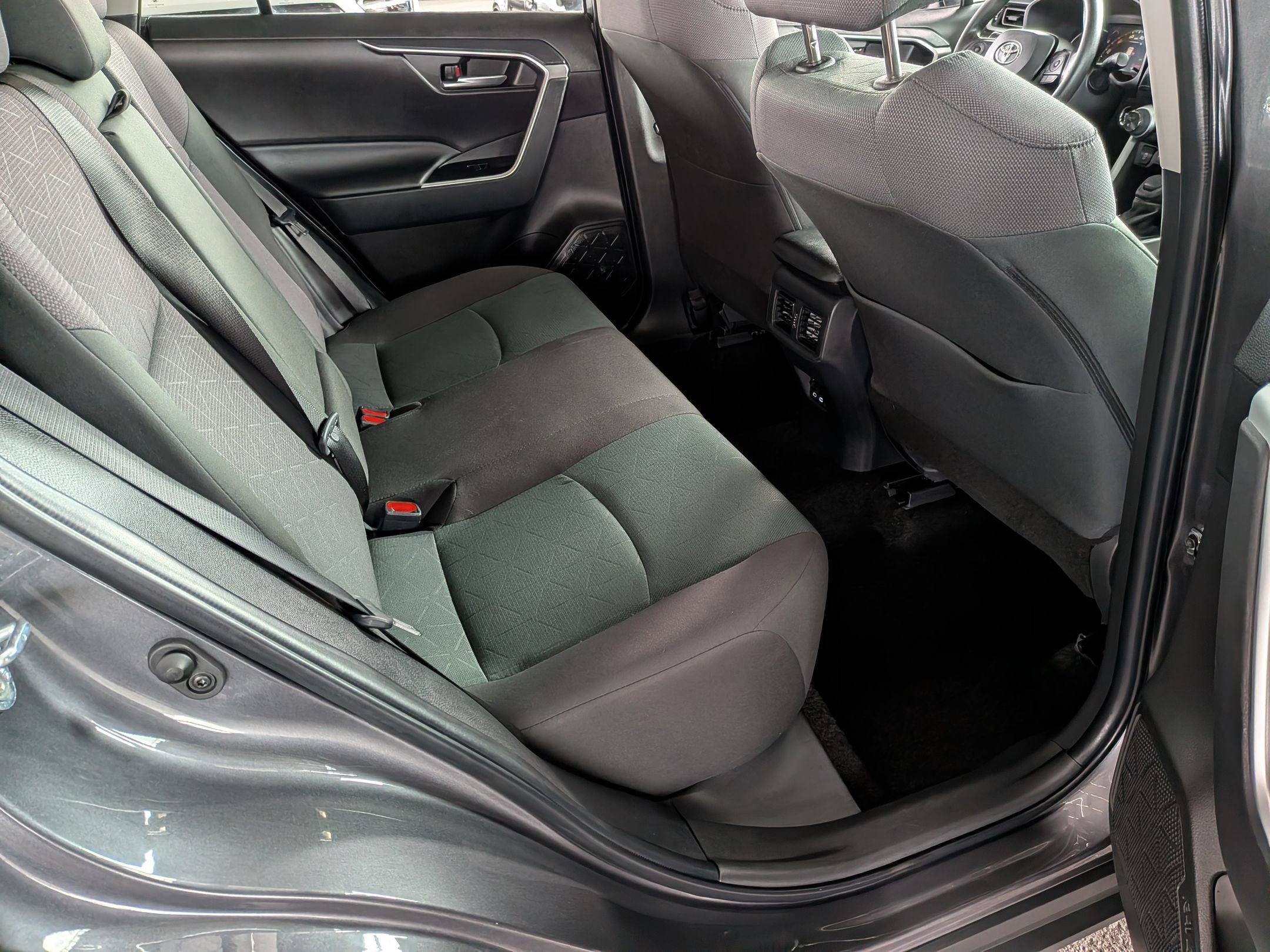 Certified 2025 Toyota RAV4 XLE AWD/4WD image 32