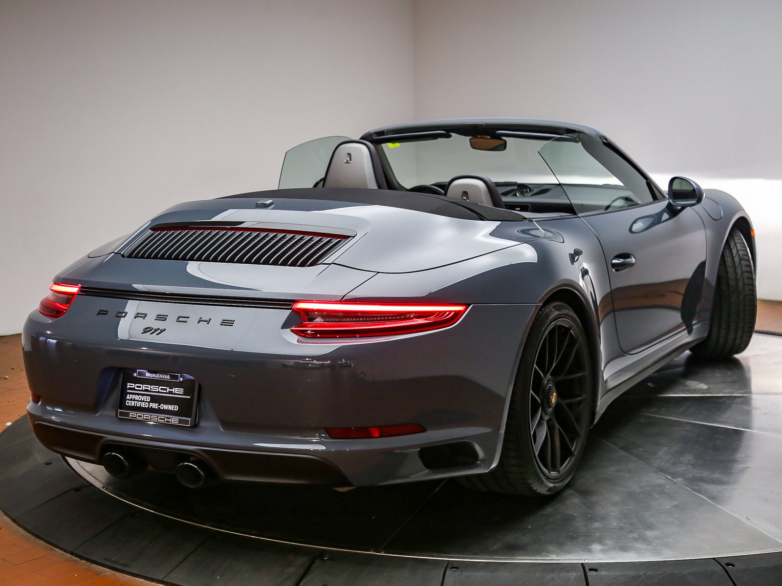 Certified 2018 Porsche 911 Carrera GTS RWD image 6
