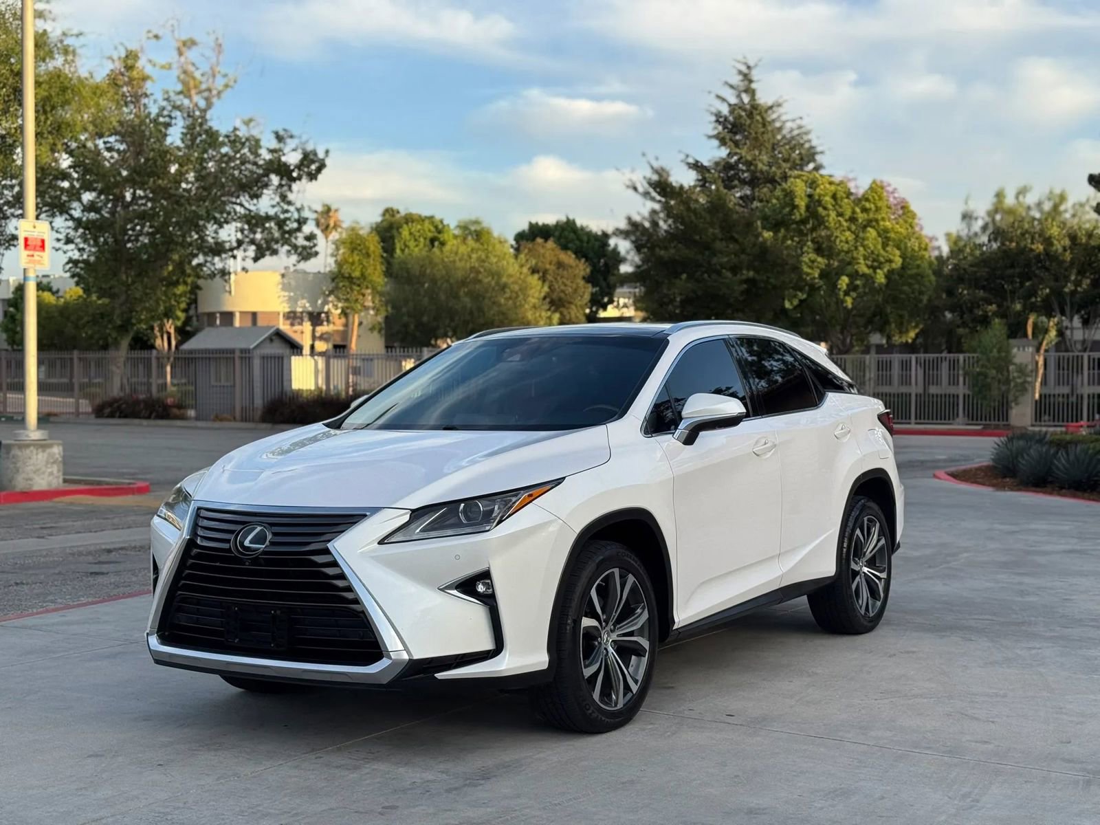 Used 2017 Lexus RX 350 FWD w/ Premium Package image 3