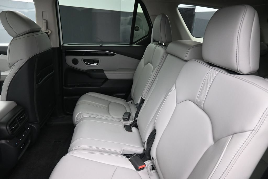 Certified 2024 Honda Pilot Touring image 22