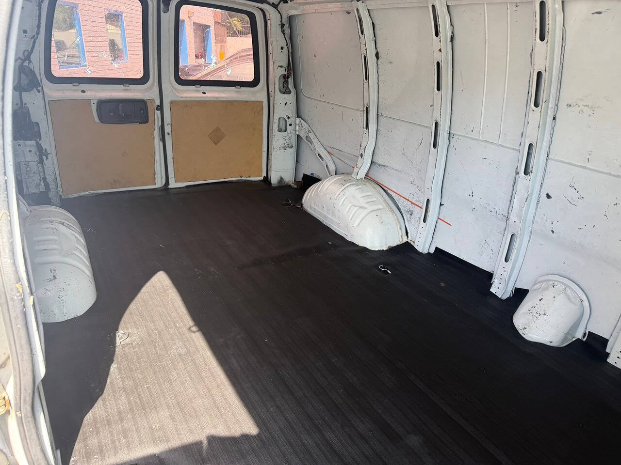 Used 2018 Chevrolet Express 2500 Extended RWD image 14