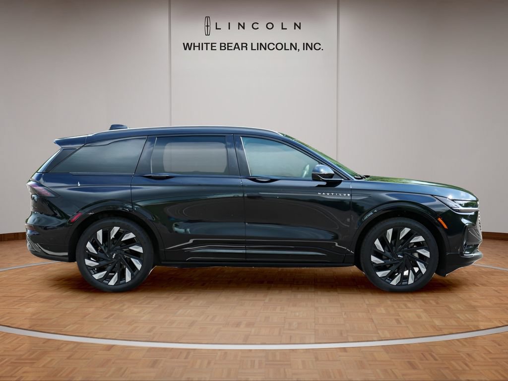 Used 2024 Lincoln Nautilus Reserve w/ Equipment Group 202A AWD/4WD image 4