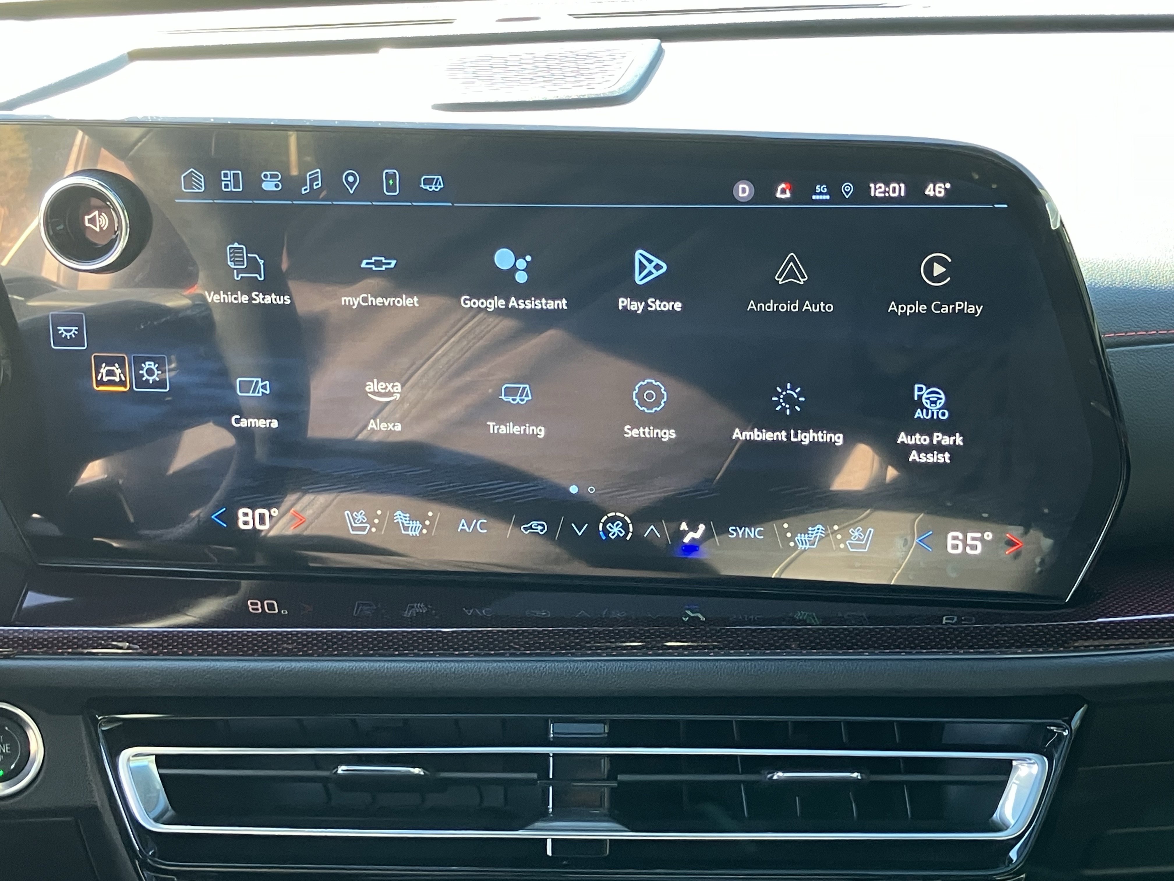 Used 2025 Chevrolet Traverse RS image 25