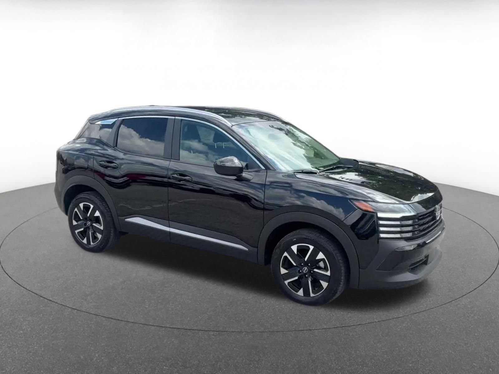 Used 2026 Nissan Kicks SV w/ Cold Weather Package AWD/4WD image 2