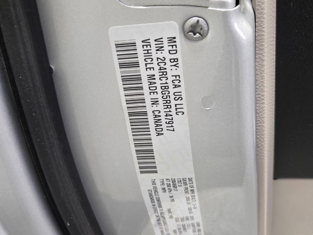 Certified 2024 Chrysler Pacifica Touring-L image 23