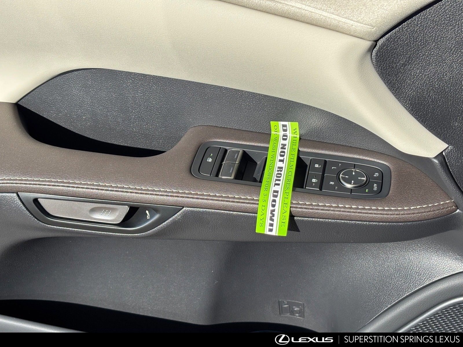 New 2026 Lexus RX 450h AWD image 17