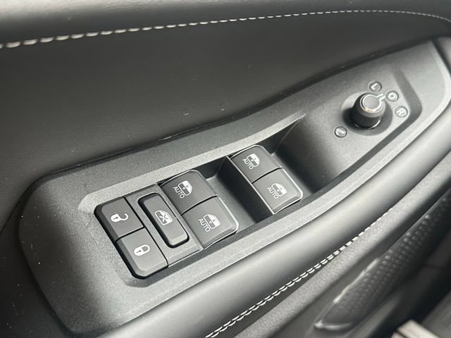 New 2025 Jeep Grand Cherokee L Overland AWD/4WD image 17
