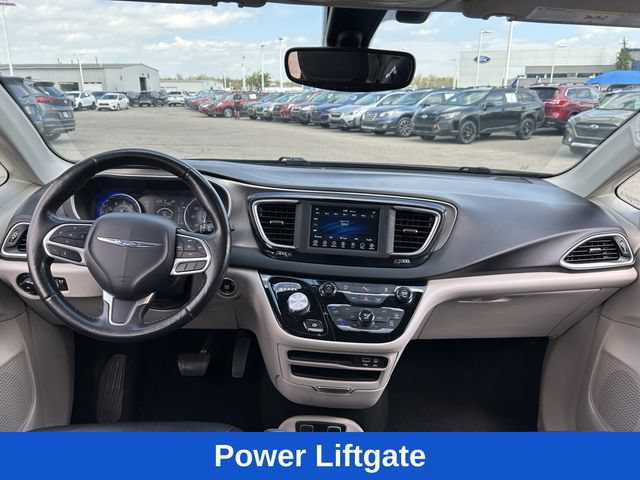 Used 2020 Chrysler Pacifica Touring-L FWD image 9