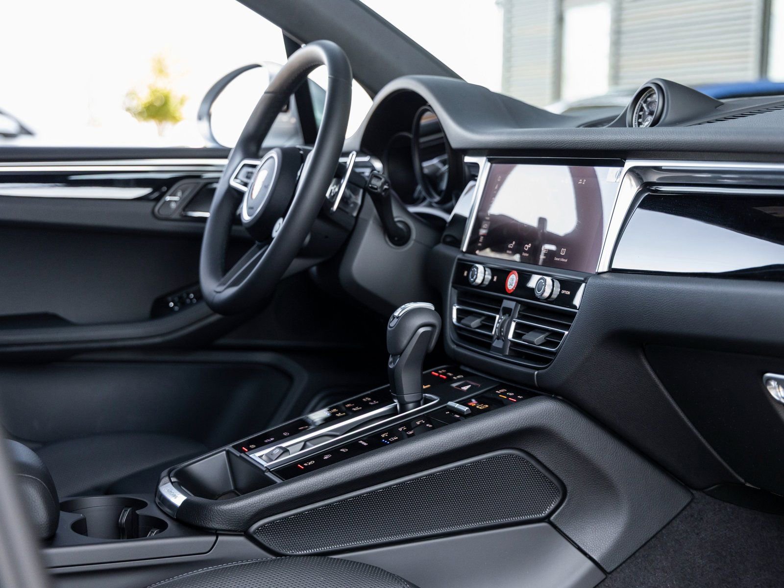 Certified 2025 Porsche Macan S image 47