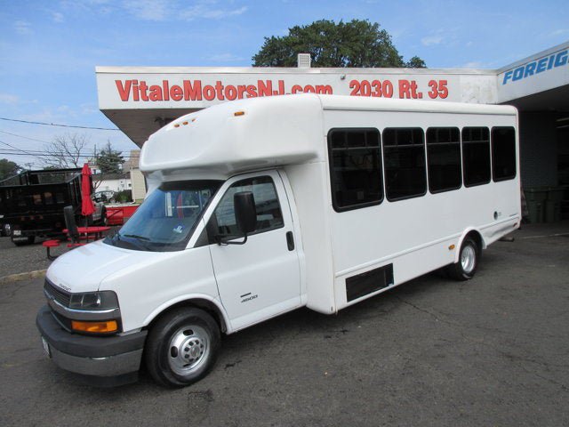 Used 2019 Chevrolet Express 4500 w/ Shuttle Bus Package RWD image 1