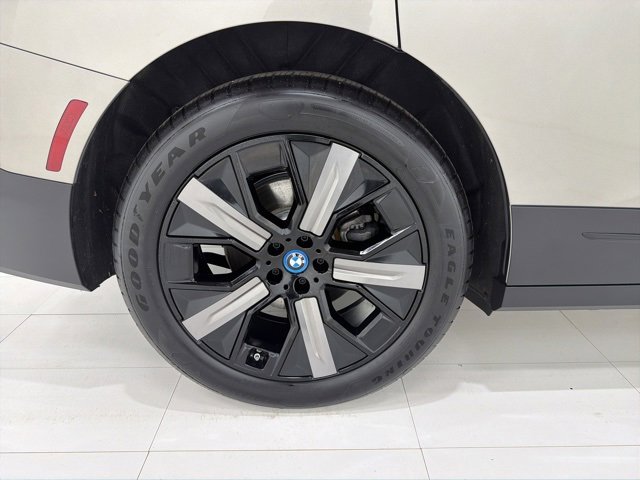 Used 2025 BMW iX xDrive50 w/ Premium Package image 42
