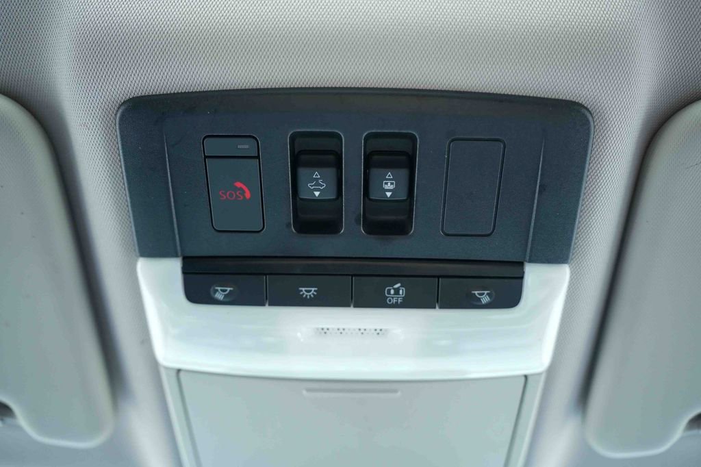 Used 2023 Mitsubishi Outlander SE image 34