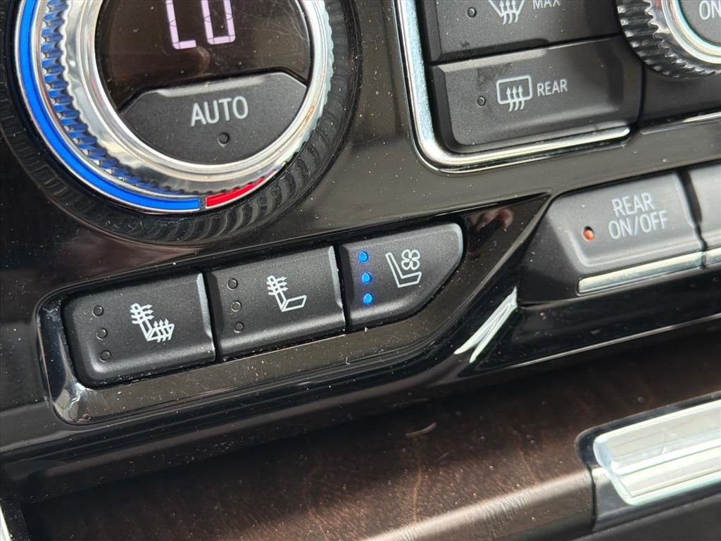 Used 2021 GMC Yukon Denali w/ LPO, Illumination Package image 22
