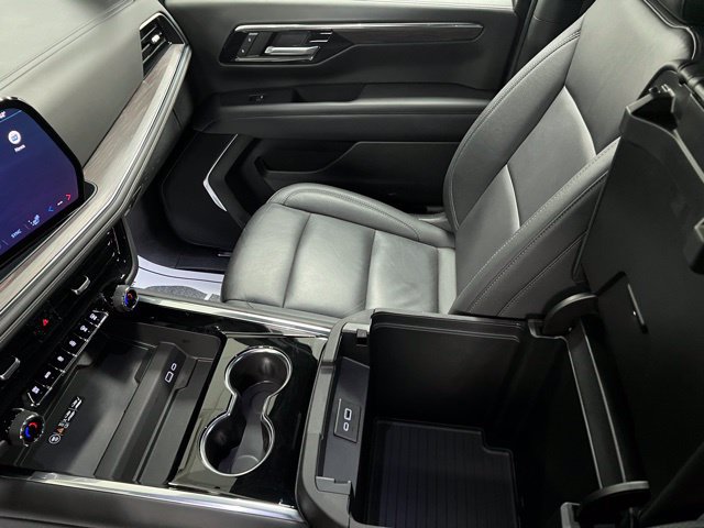 Used 2025 Chevrolet Tahoe LT AWD/4WD image 32