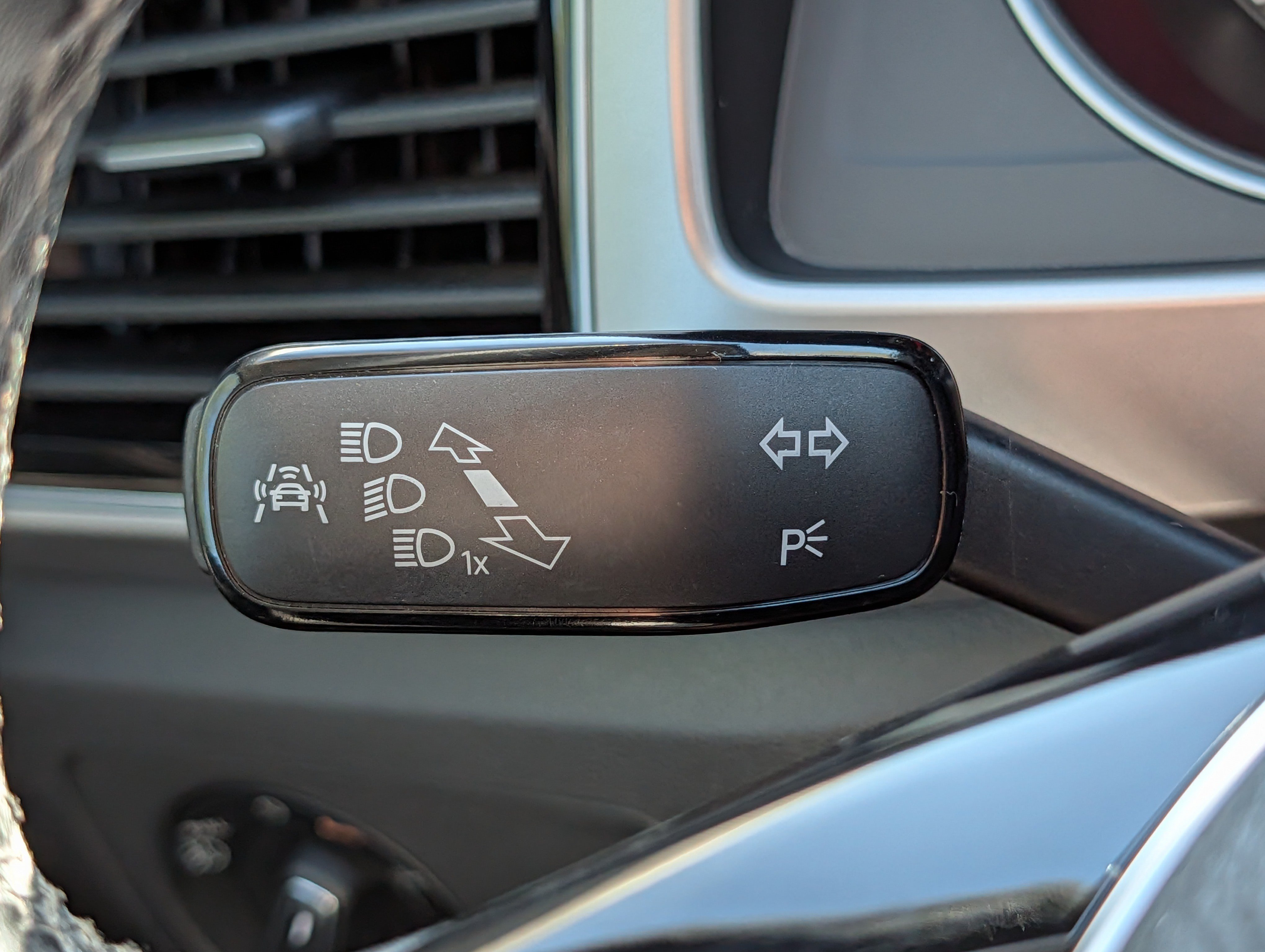 Used 2018 Volkswagen Atlas SEL AWD/4WD image 31