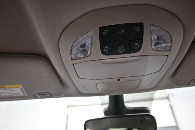 Used 2023 Chrysler Pacifica Touring-L FWD image 12