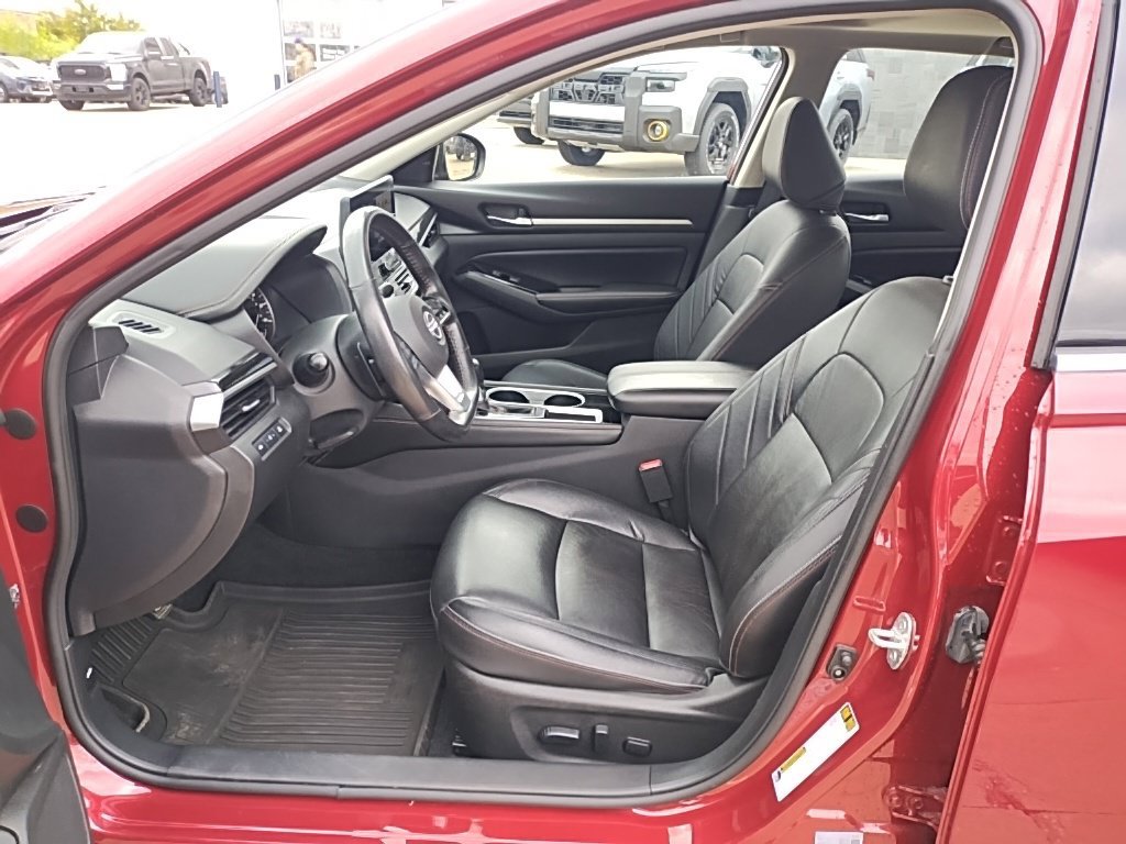 Used 2024 Nissan Altima 2.5 SR w/ SR Premium Package FWD image 16