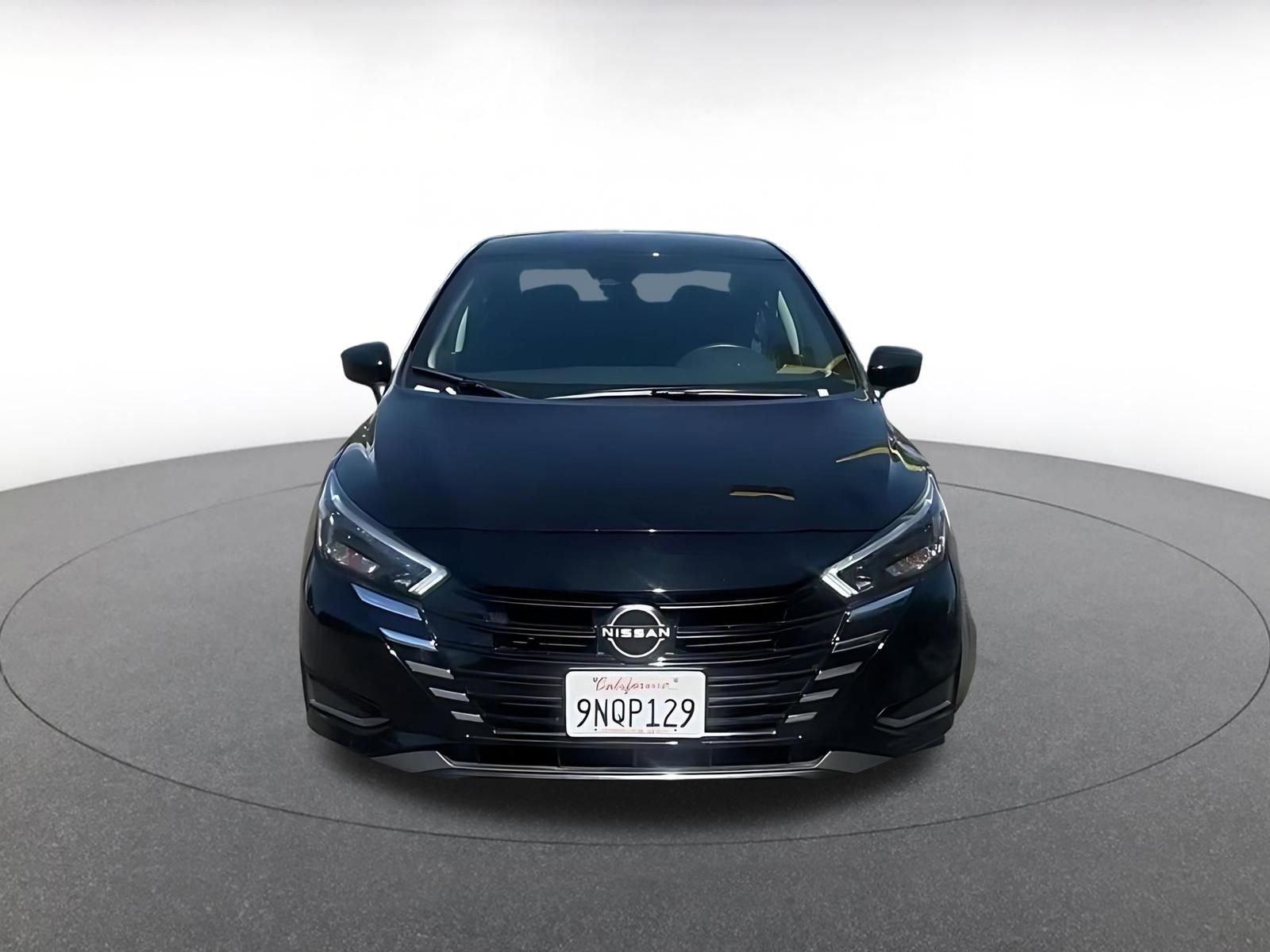 Used 2025 Nissan Versa SV image 4