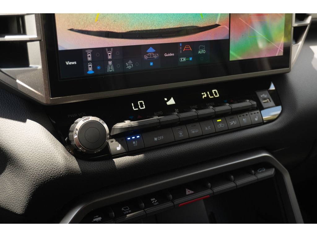 Used 2026 Toyota Tundra Limited AWD/4WD image 24