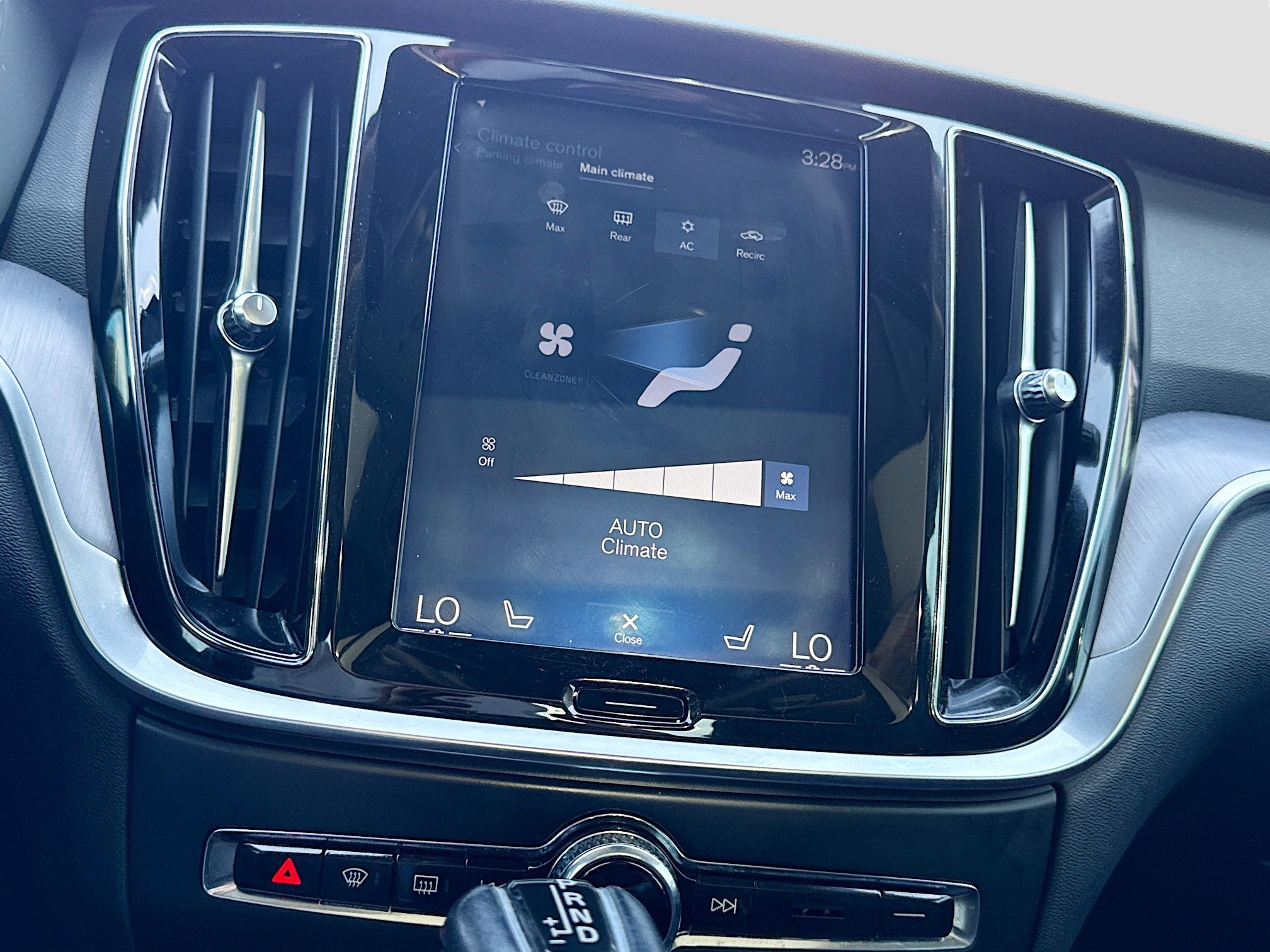 Used 2020 Volvo S60 T6 Momentum image 30