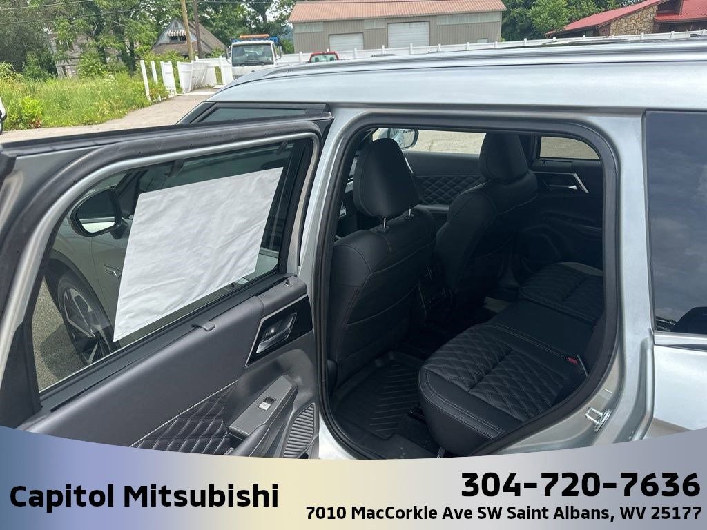 New 2025 Mitsubishi Outlander SEL image 17