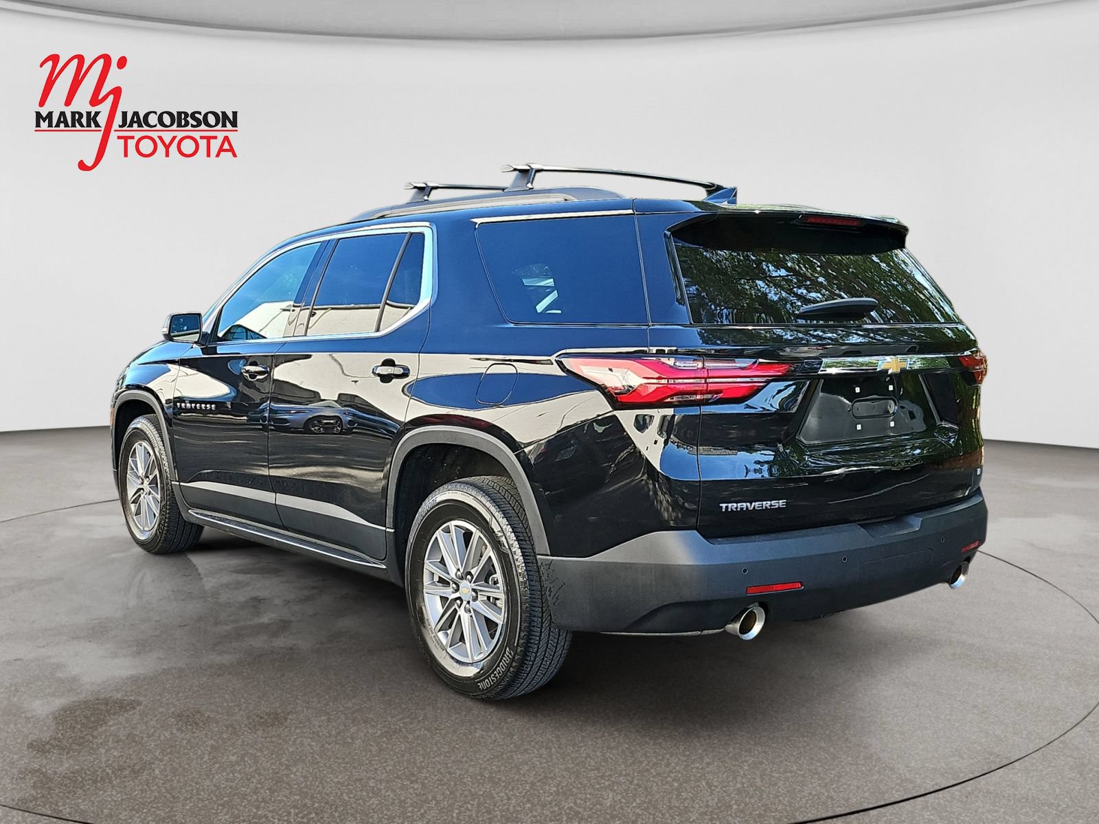 Used 2022 Chevrolet Traverse LT FWD image 15