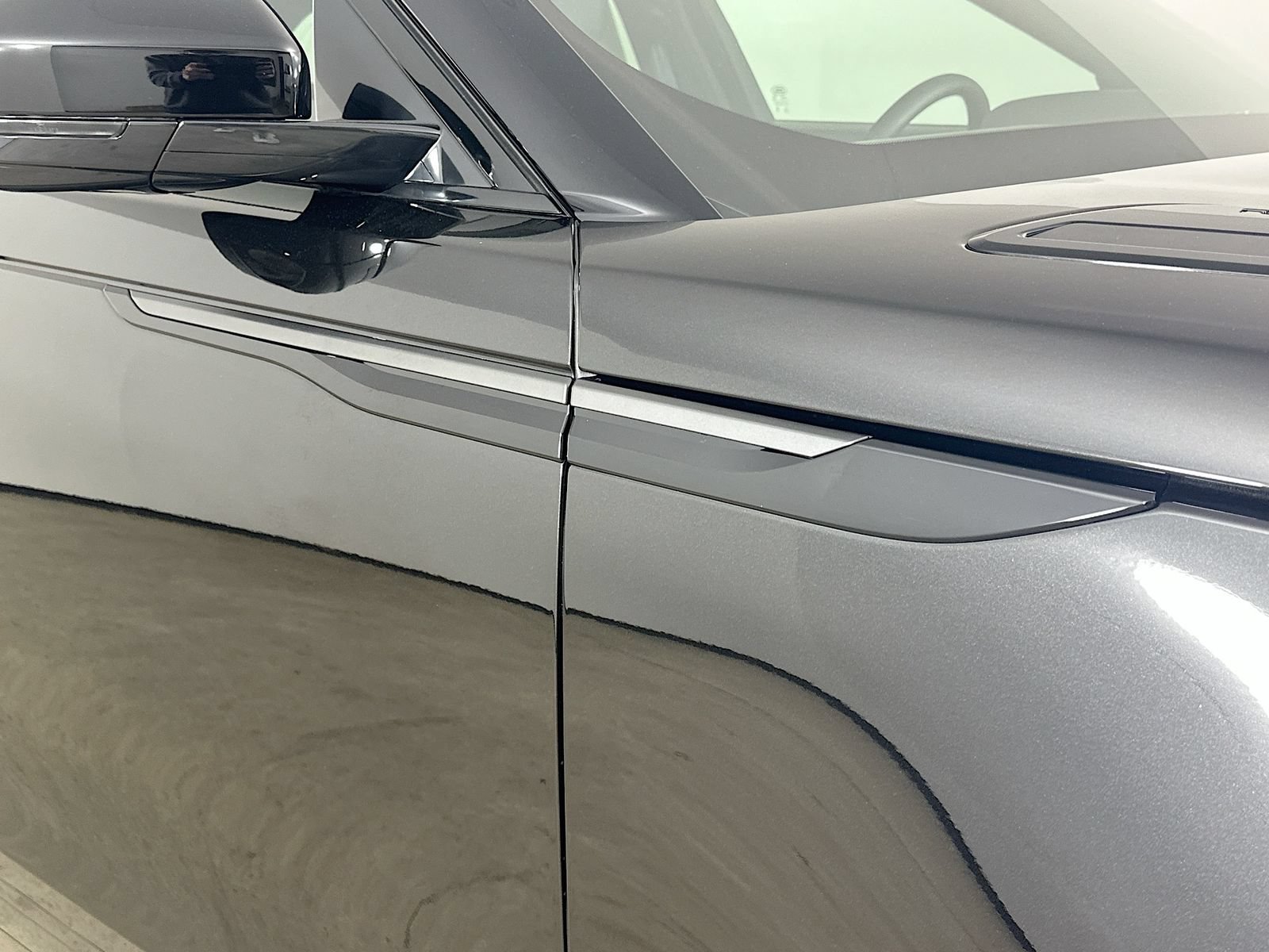 New 2026 Land Rover Range Rover Velar Dynamic SE AWD/4WD image 9