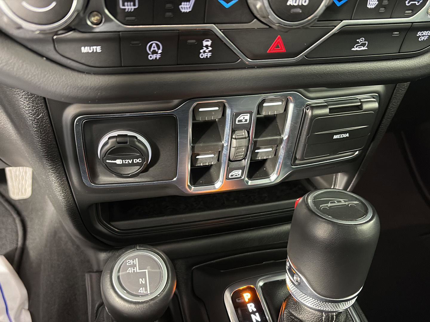 Used 2025 Jeep Gladiator Sport image 33