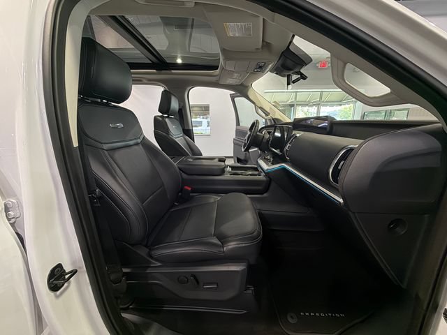 Used 2025 Ford Expedition Max Platinum AWD/4WD image 12