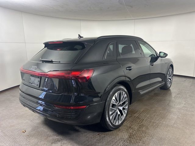 Used 2024 Audi Q8 e-tron Premium Plus w/ Premium Plus Package image 7