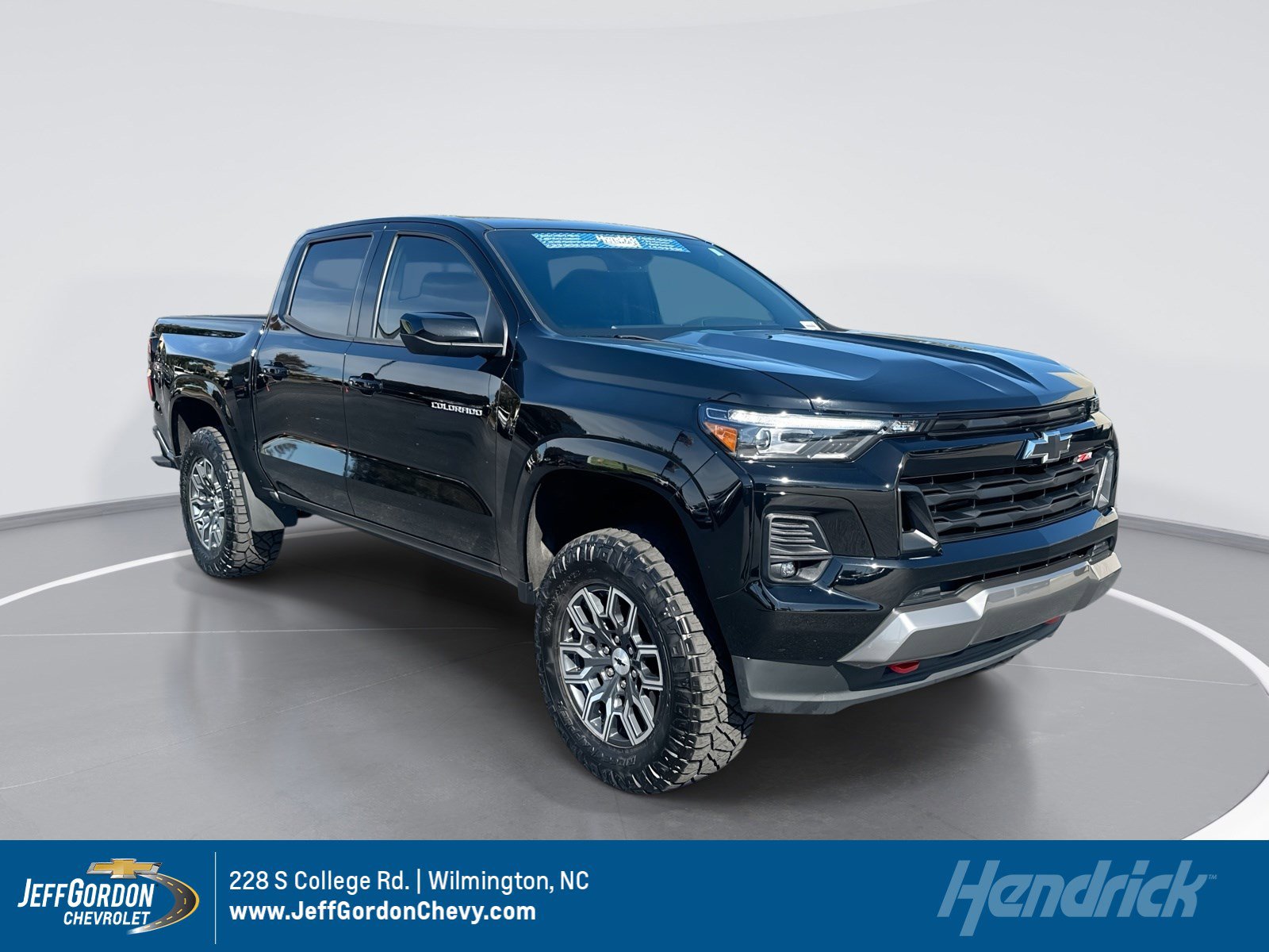 Used 2023 Chevrolet Colorado Z71 w/ Z71 Convenience Package 2