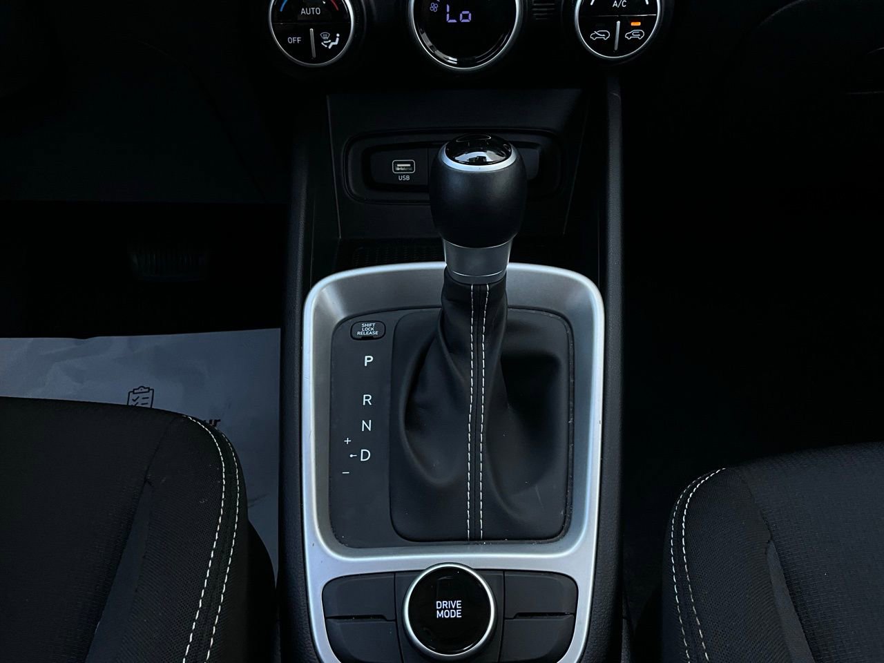 Used 2025 Hyundai Venue SEL image 24