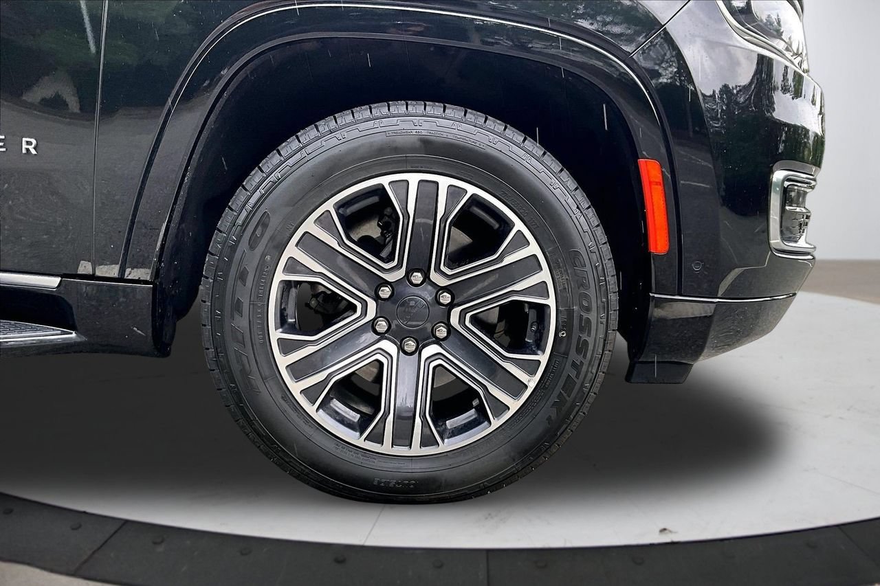Certified 2024 Jeep Wagoneer L Series II AWD/4WD image 34