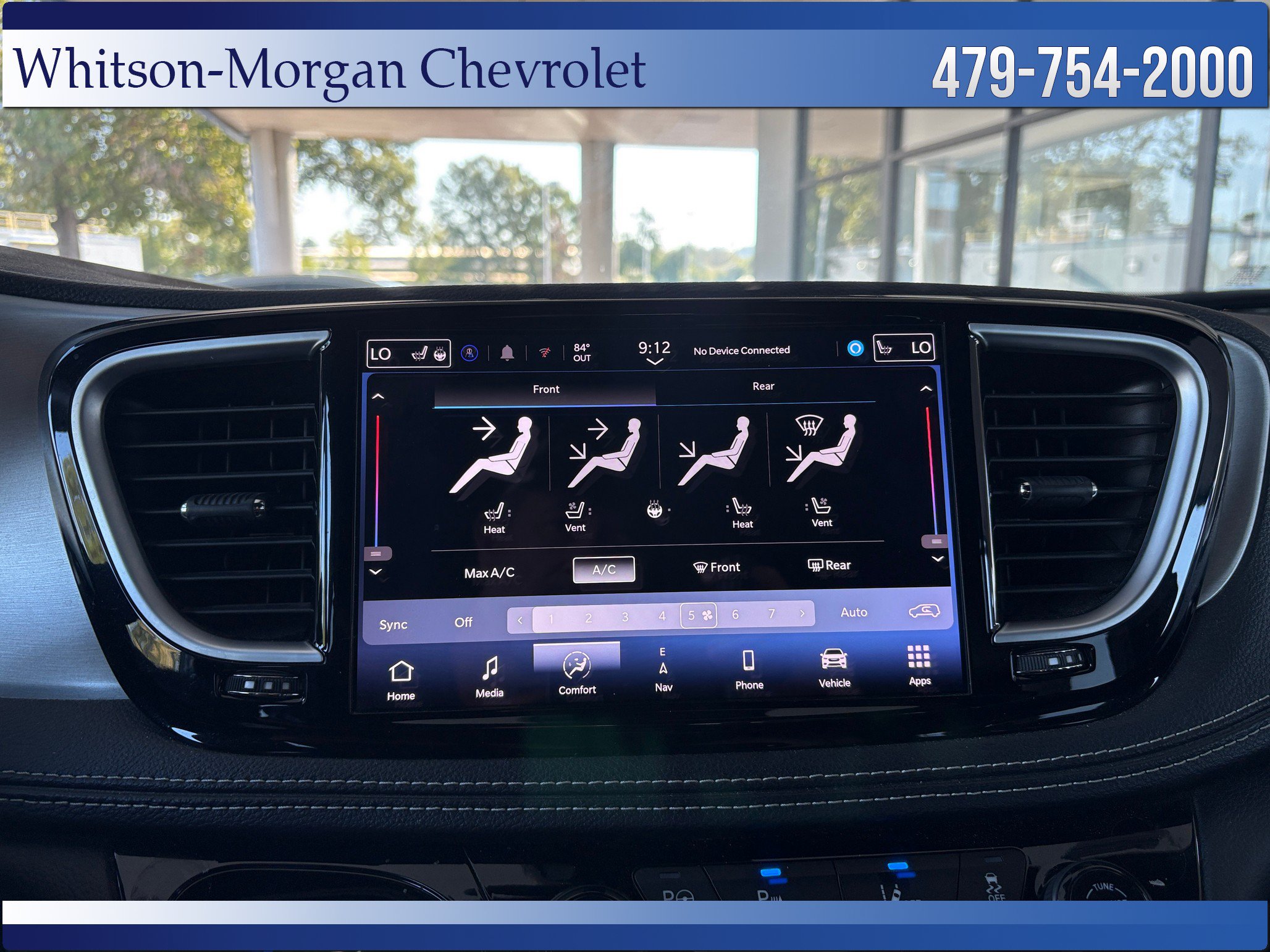 Used 2024 Chrysler Pacifica Premium FWD image 30