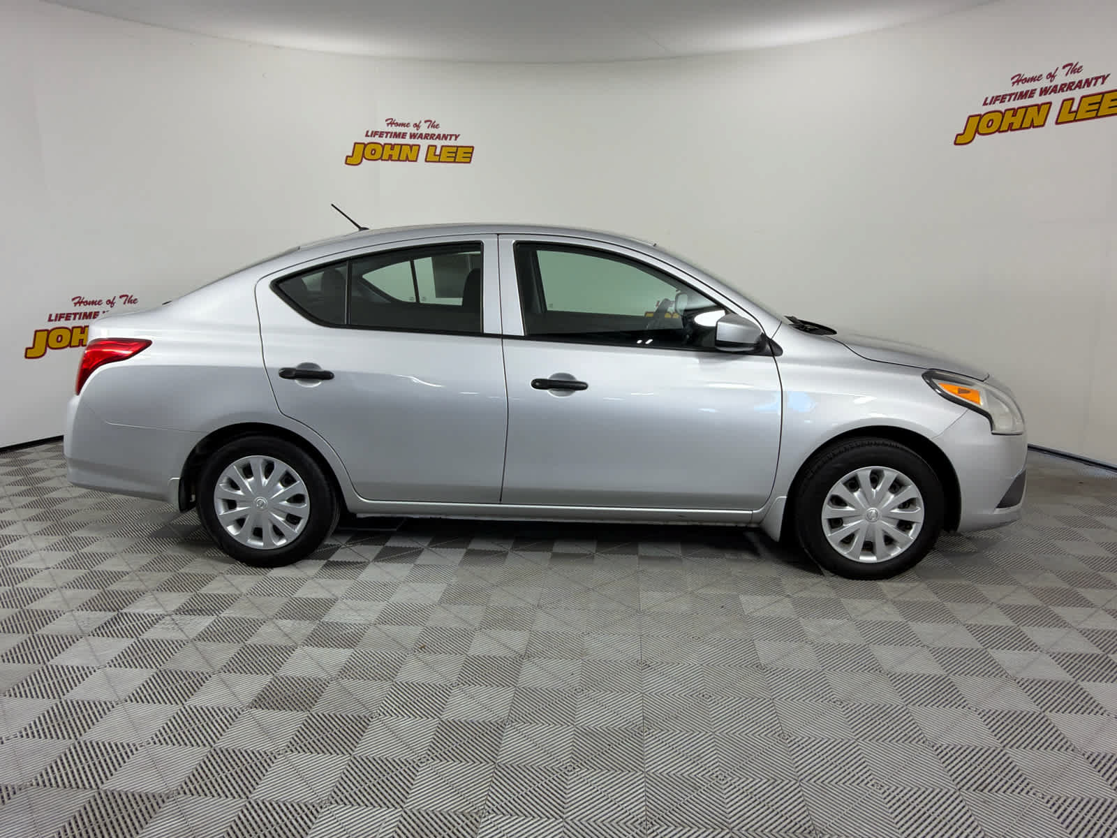 Used 2019 Nissan Versa S FWD image 5