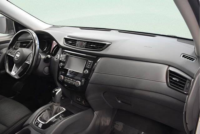 Used 2020 Nissan Rogue SV image 18