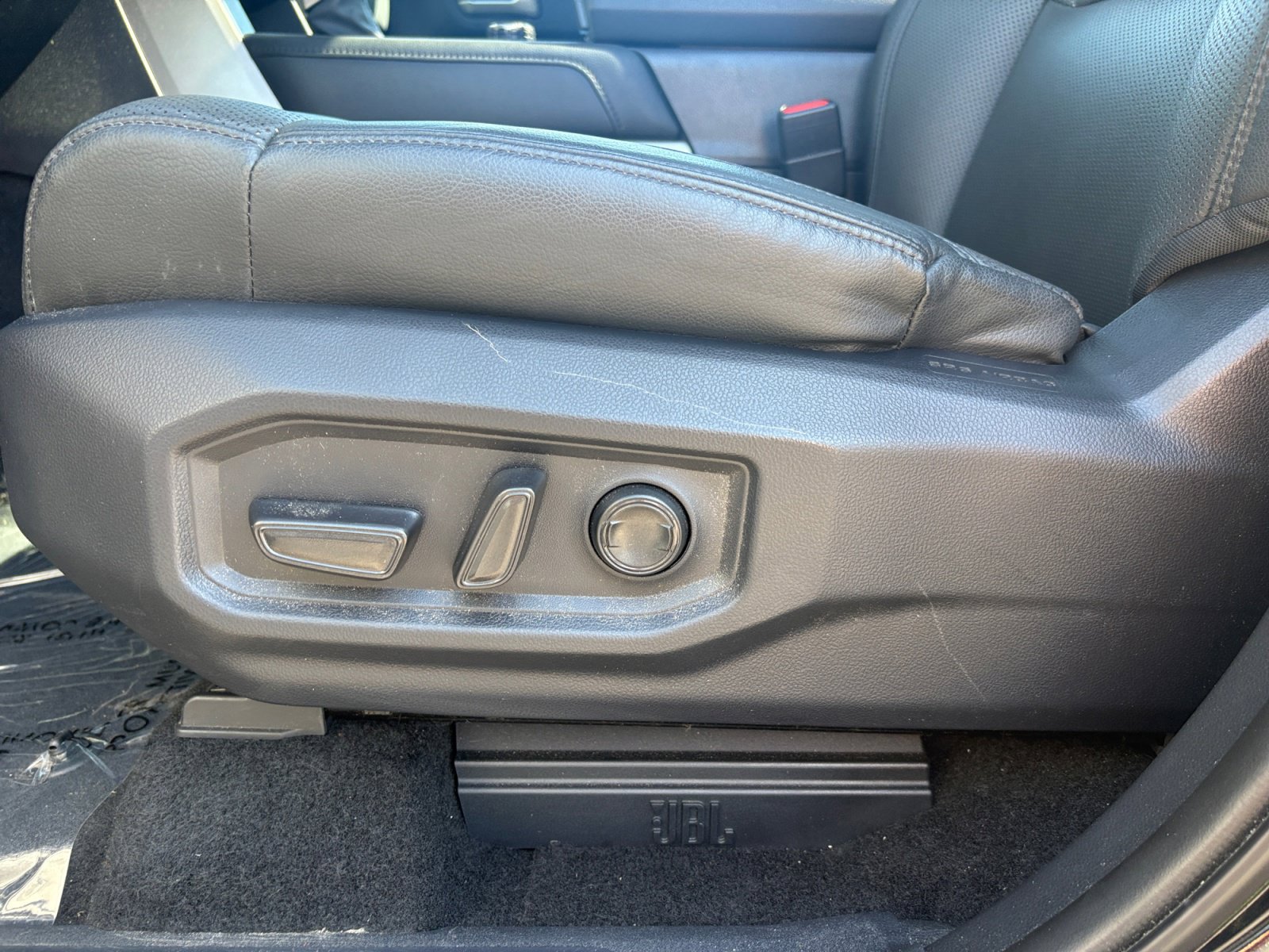 Used 2025 Toyota Tundra Limited AWD/4WD image 21