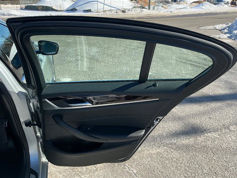 Used 2017 BMW 540i xDrive image 31