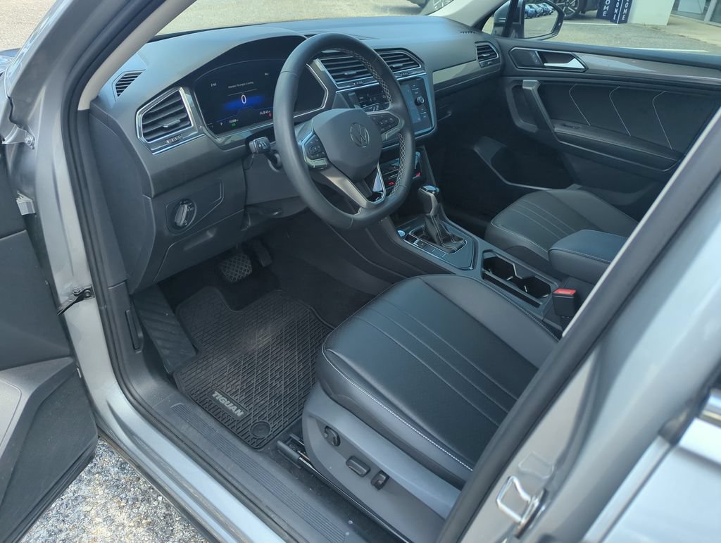 Certified 2023 Volkswagen Tiguan SE w/ Panoramic Sunroof Package FWD image 11
