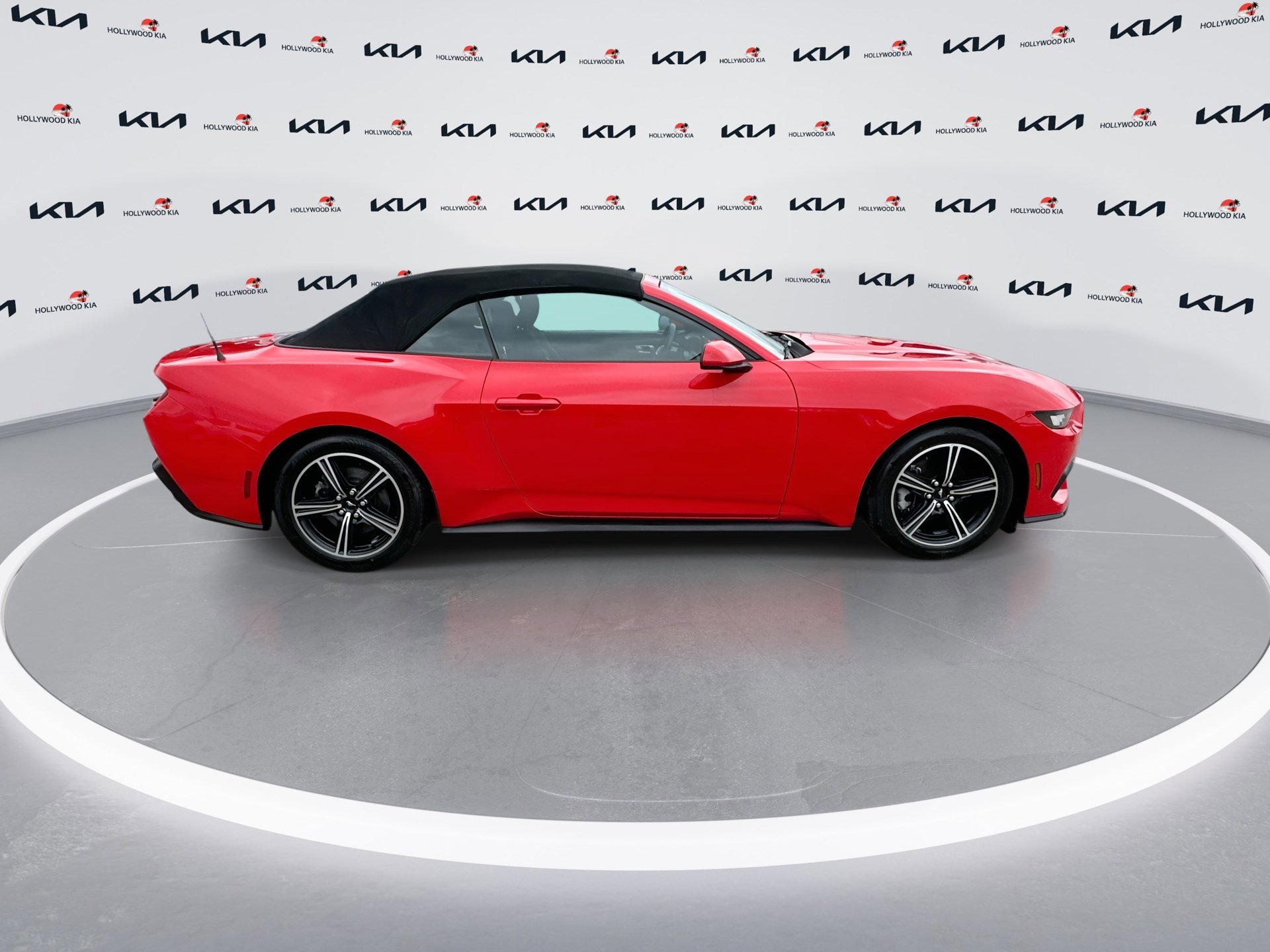 Used 2024 Ford Mustang Convertible image 9