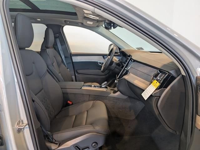 New 2026 Volvo XC90 T8 Plus w/ Protection Package Premier image 32