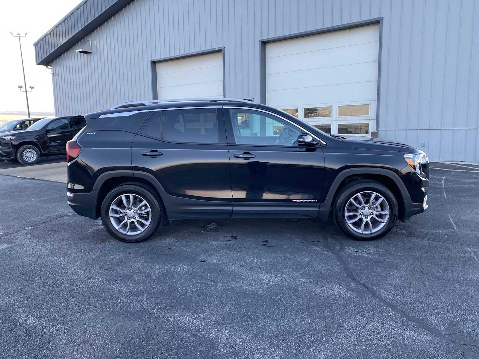 Used 2023 GMC Terrain SLT image 14